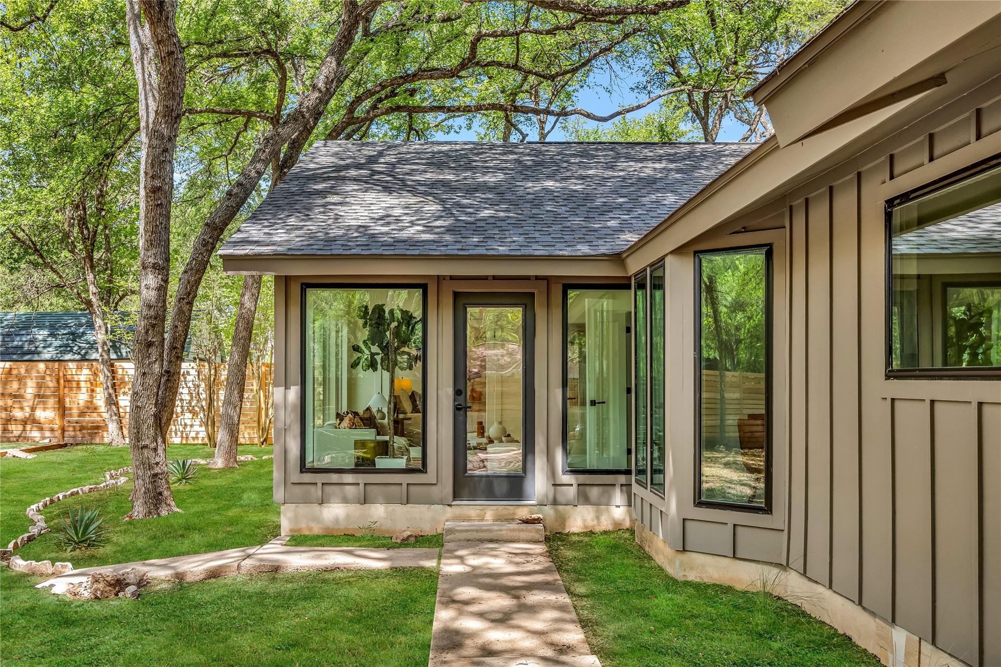 2501 Crownspoint Dr, Austin, TX 78748