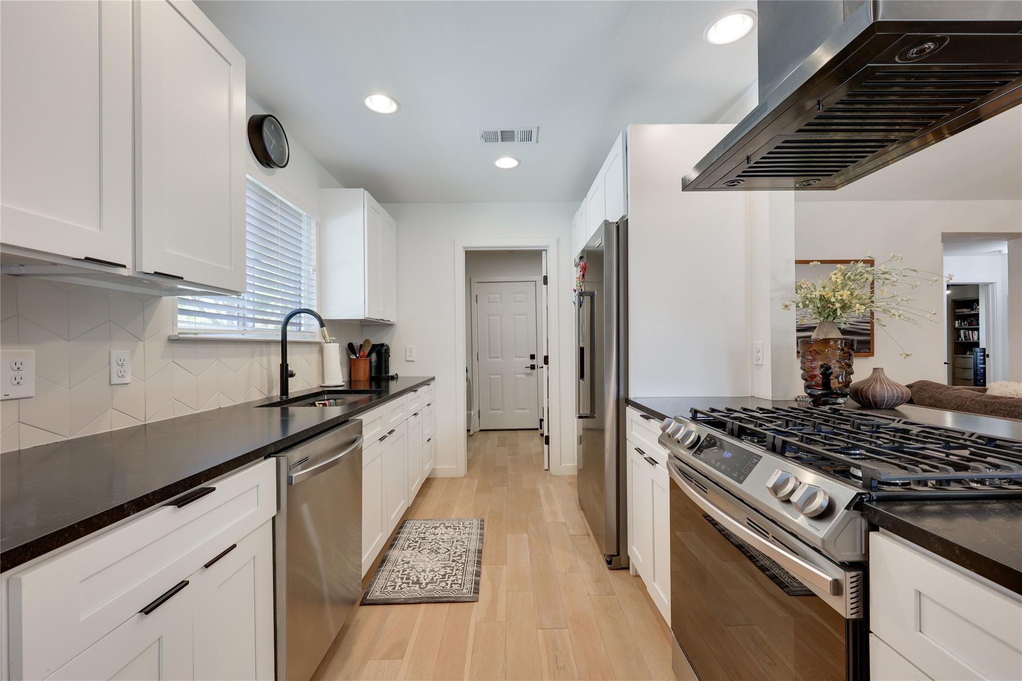 7902 Copano Dr, Austin, TX 78749