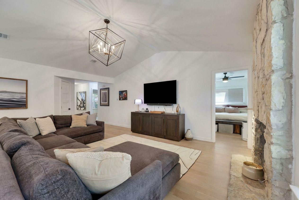 7902 Copano Dr, Austin, TX 78749