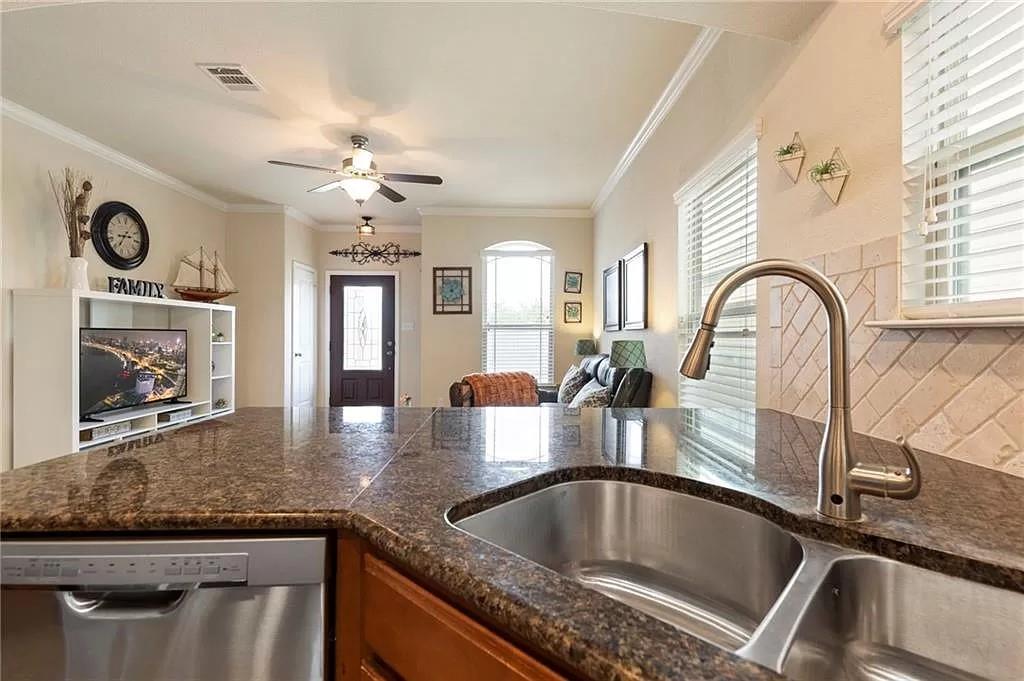 156 Golden Eagle Ln, Leander, TX 78641