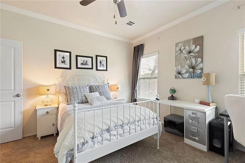 156 Golden Eagle Ln, Leander, TX 78641