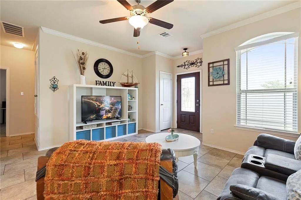 156 Golden Eagle Ln, Leander, TX 78641