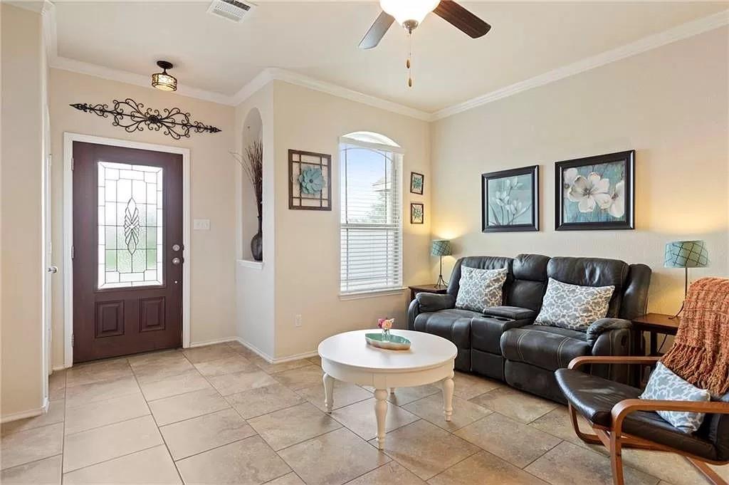 156 Golden Eagle Ln, Leander, TX 78641