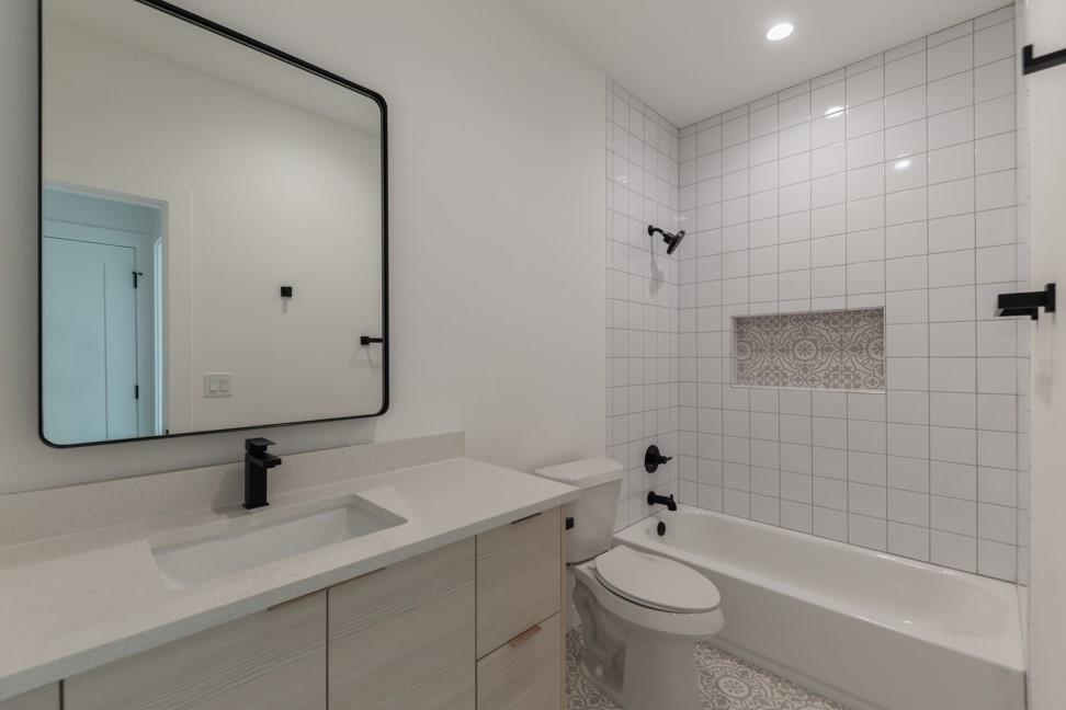 21515A Patton Ave # 2, Lago Vista, TX 78645