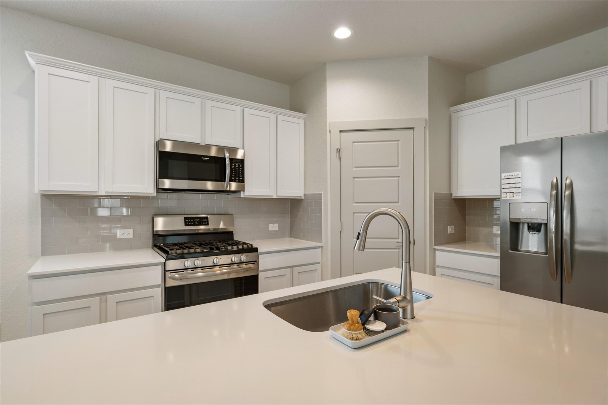 253 Deserti Rd, Leander, TX 78641