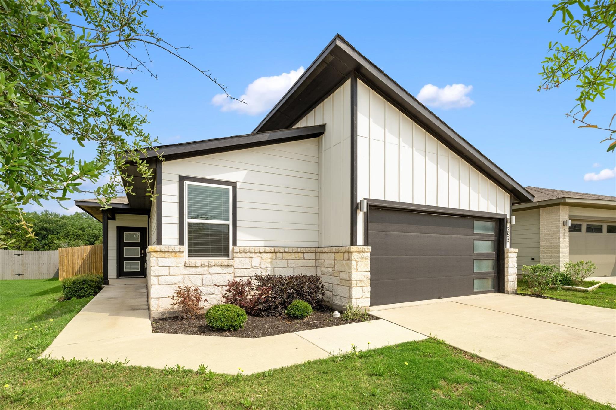 253 Deserti Rd, Leander, TX 78641