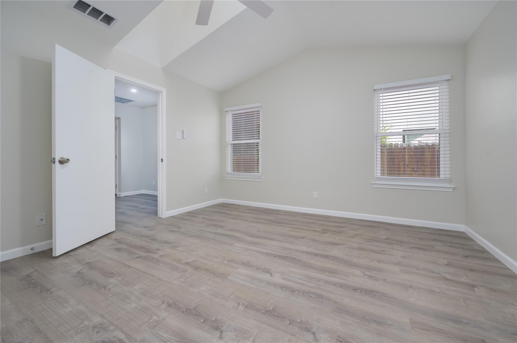 520 Cutty Trl # B, Lakeway, TX 78734