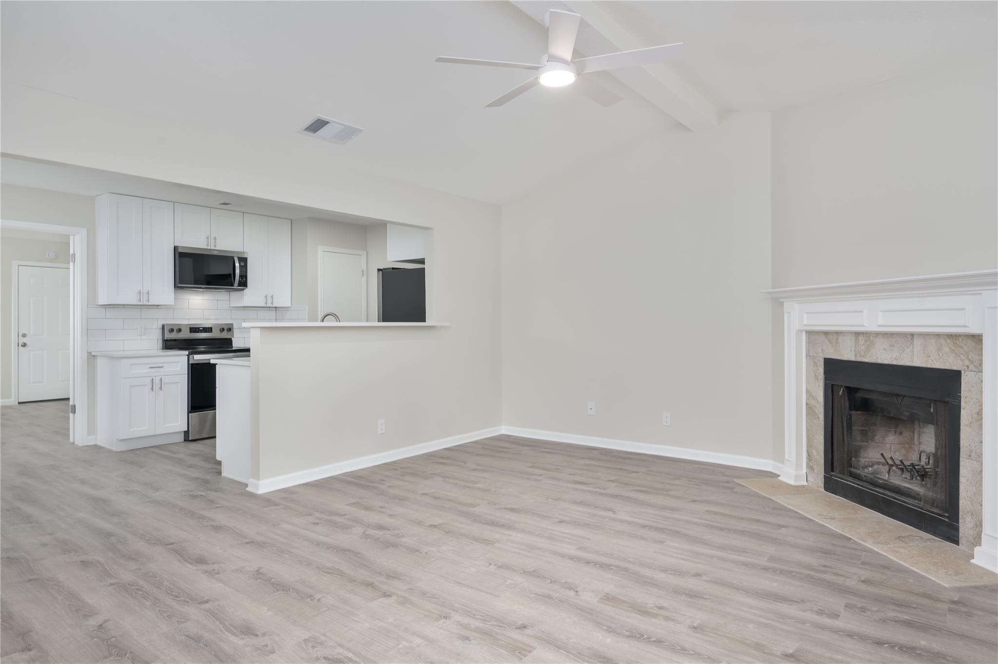 520 Cutty Trl # B, Lakeway, TX 78734