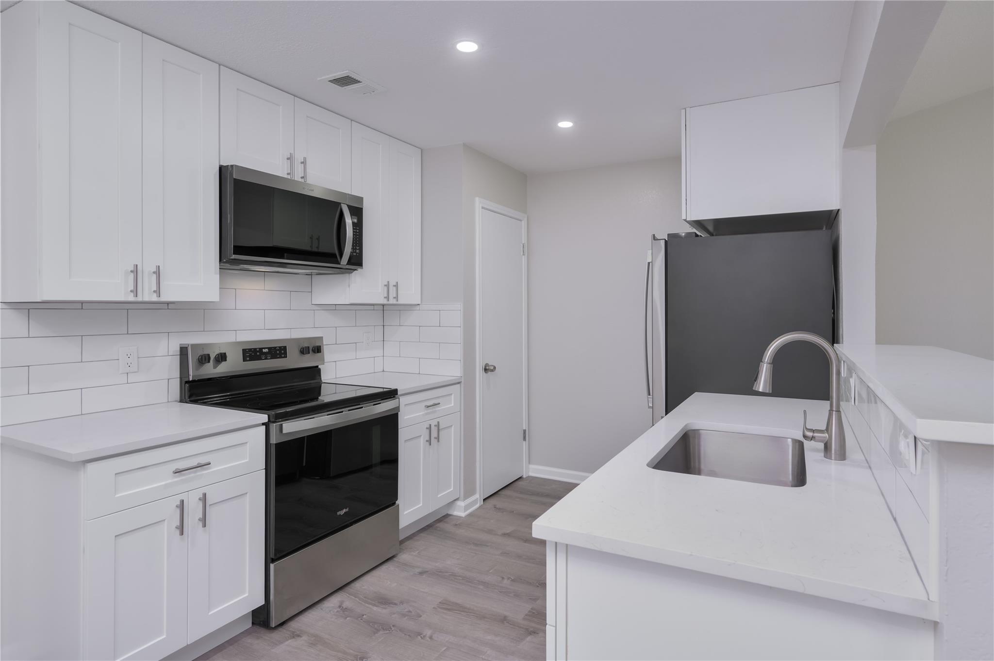 520 Cutty Trl # B, Lakeway, TX 78734