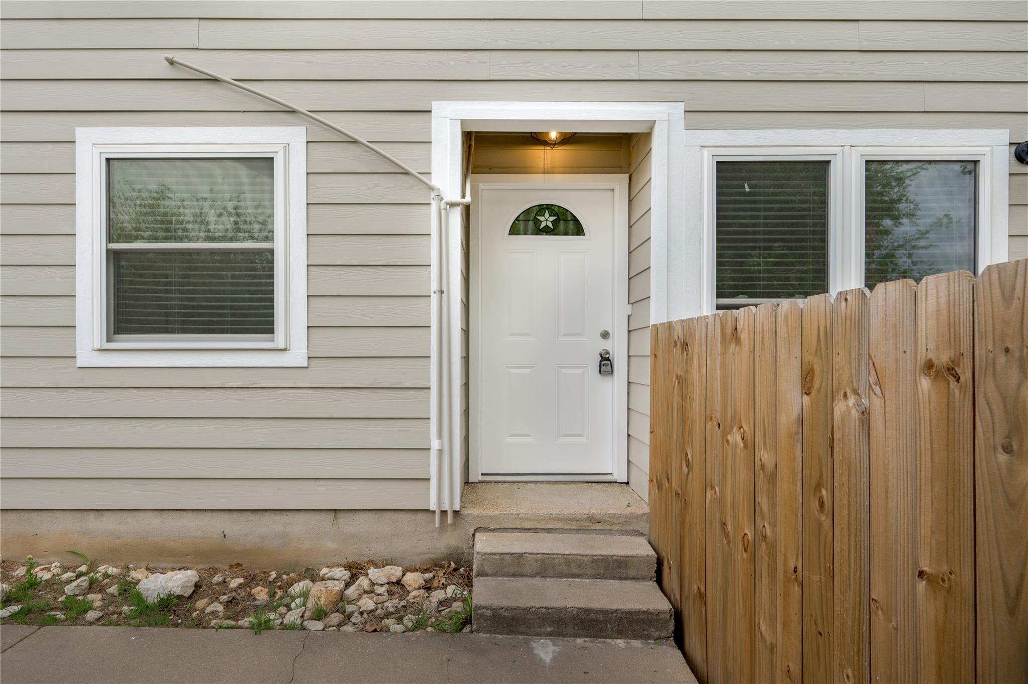 520 Cutty Trl # B, Lakeway, TX 78734