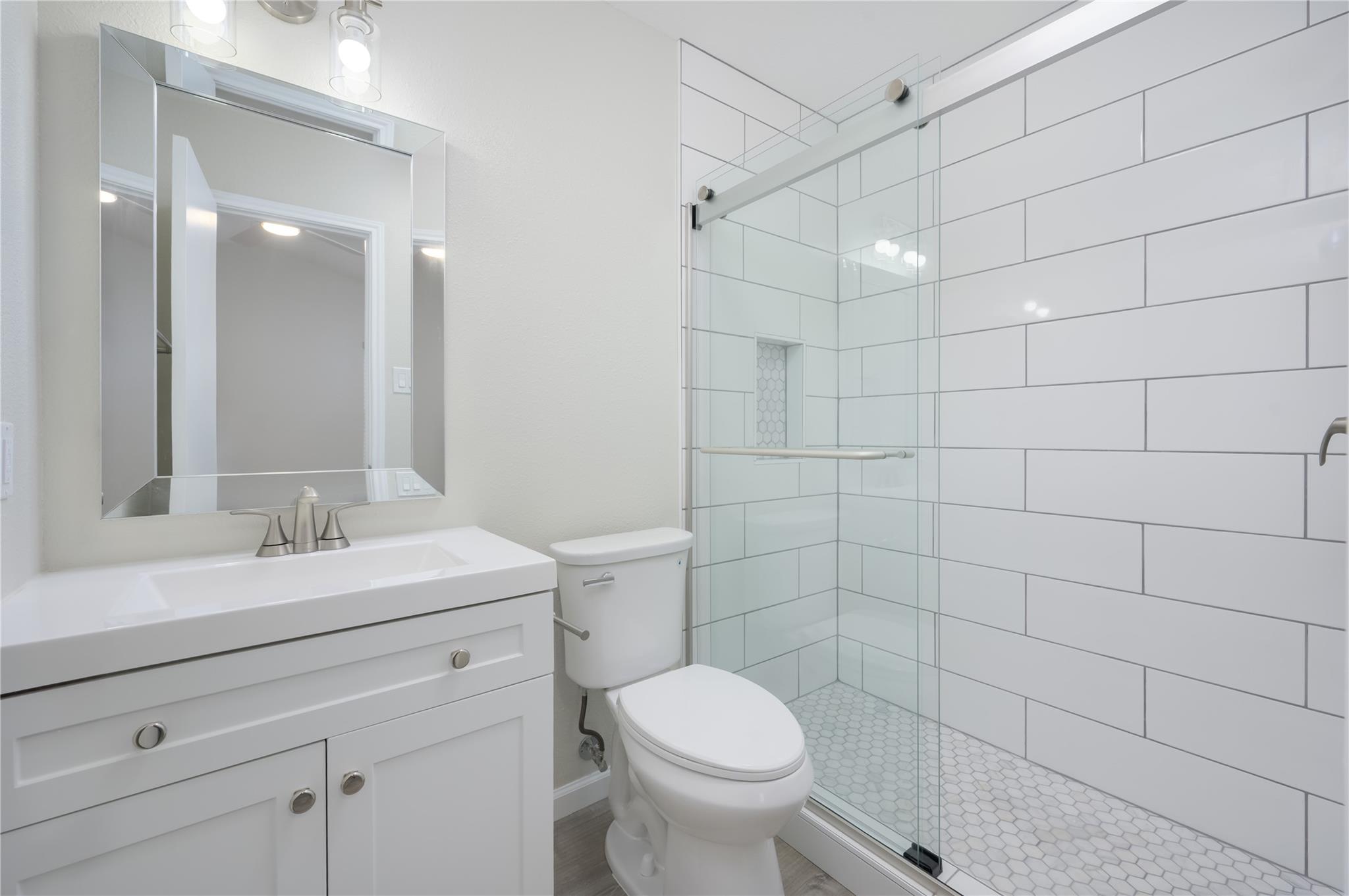 520 Cutty Trl # B, Lakeway, TX 78734