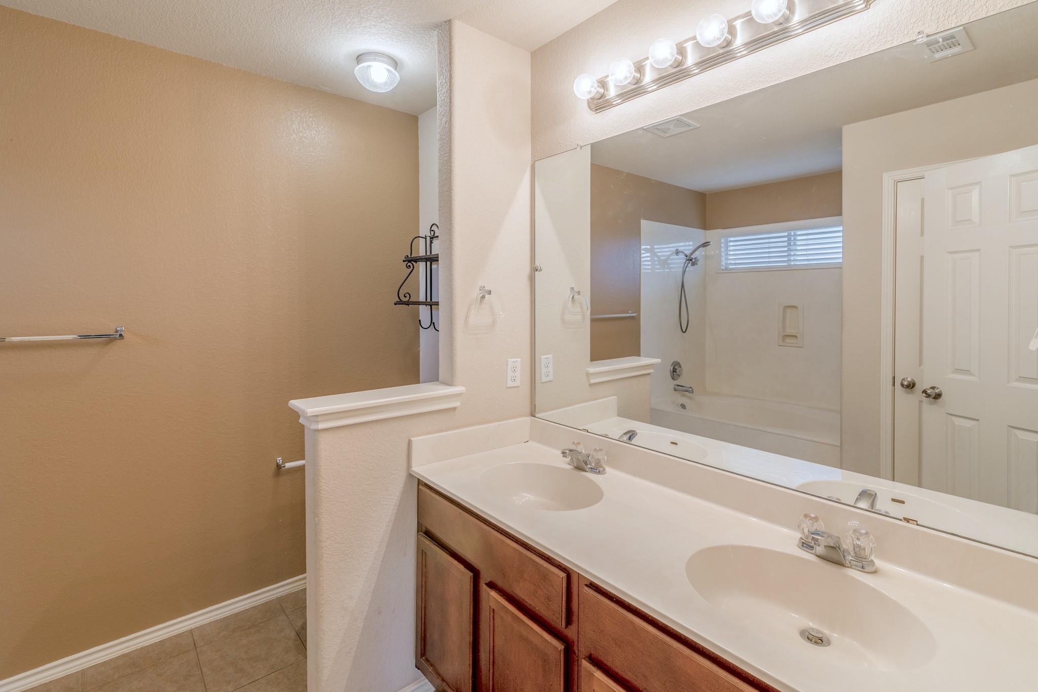 328 Baldwin St, Hutto, TX 78634