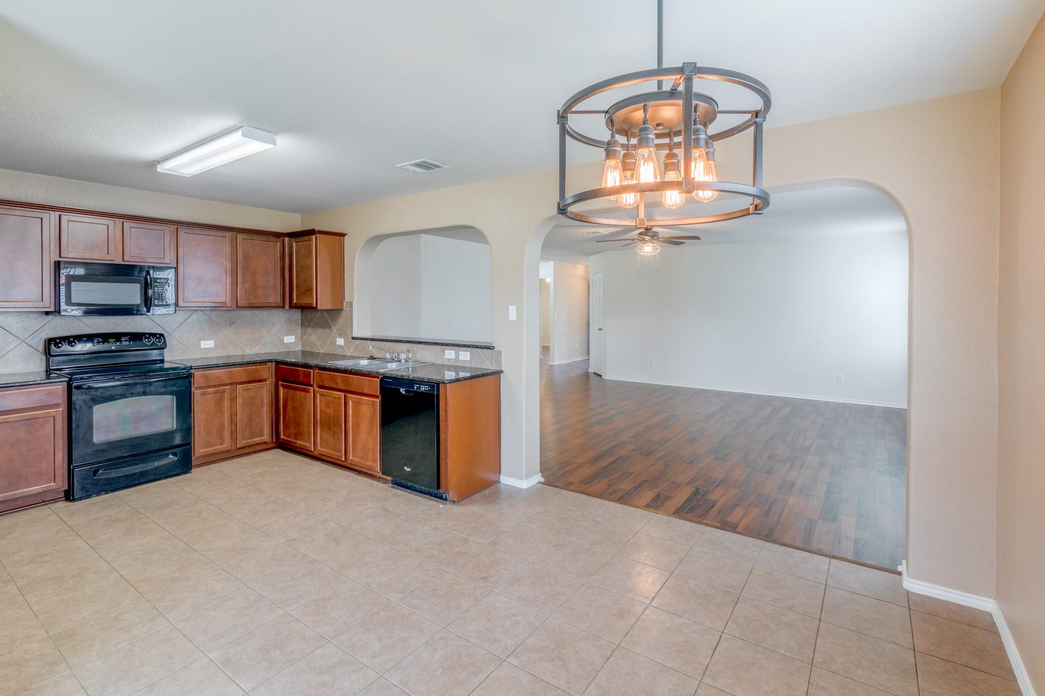 328 Baldwin St, Hutto, TX 78634