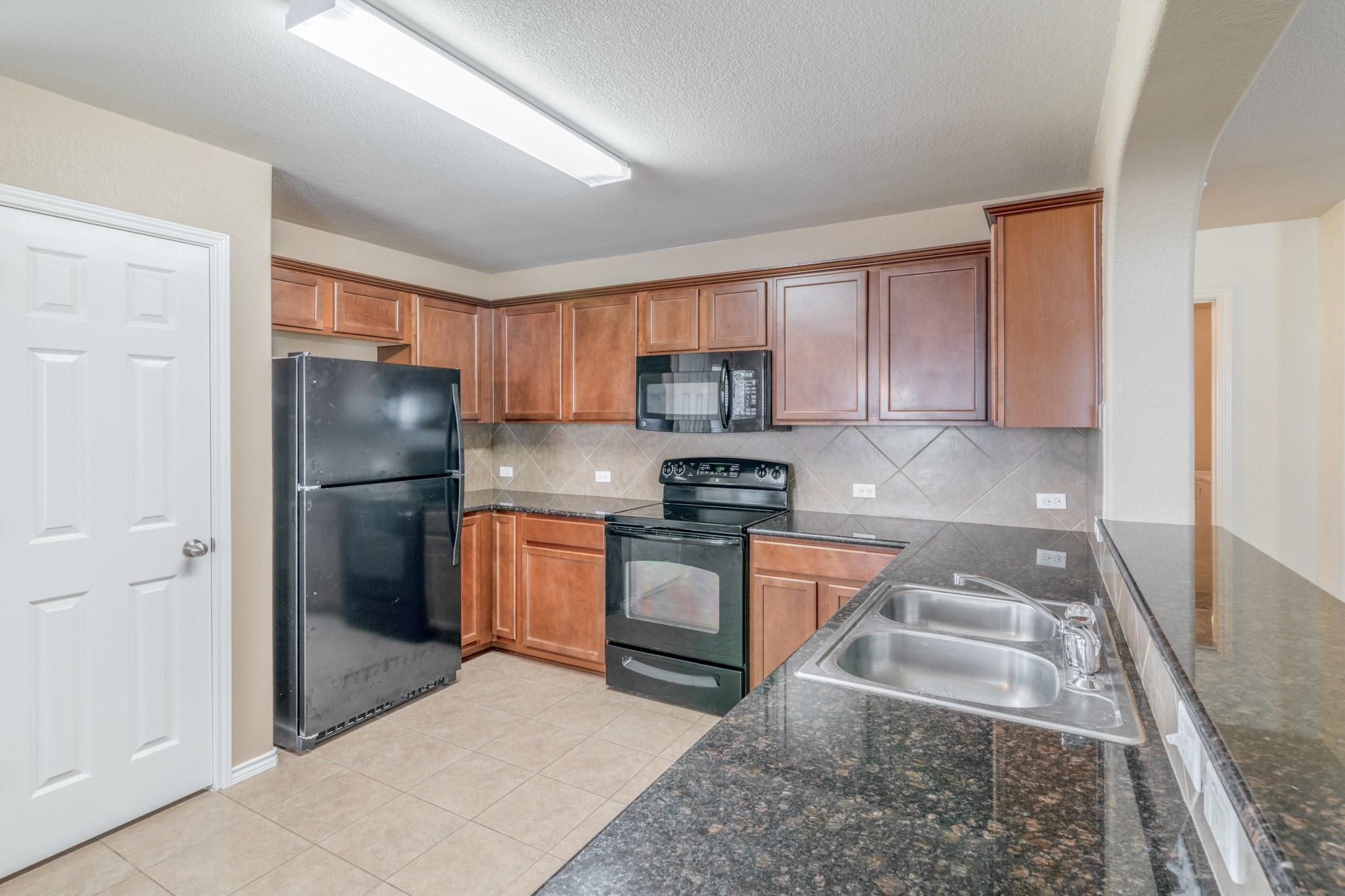 328 Baldwin St, Hutto, TX 78634