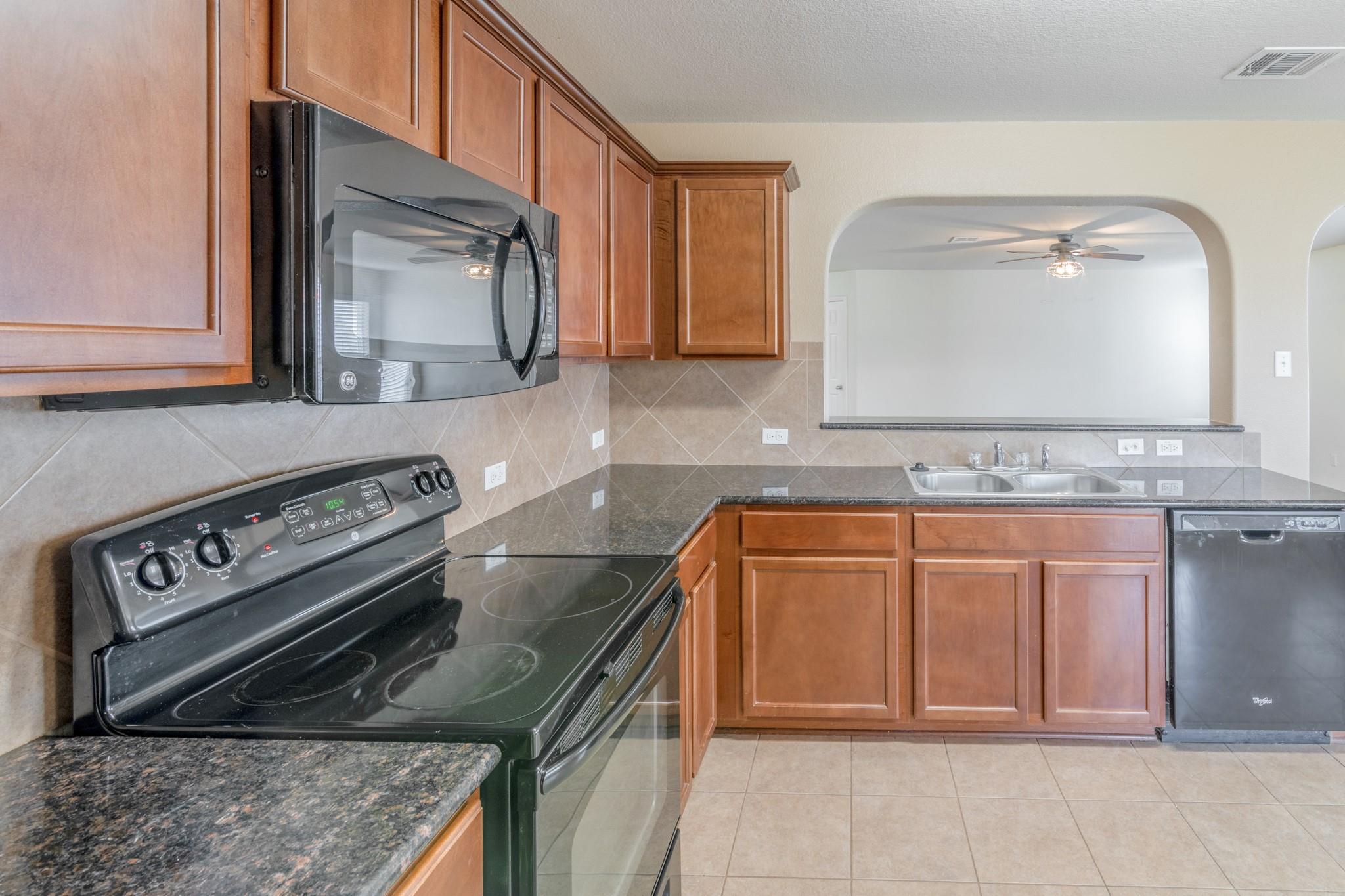 328 Baldwin St, Hutto, TX 78634