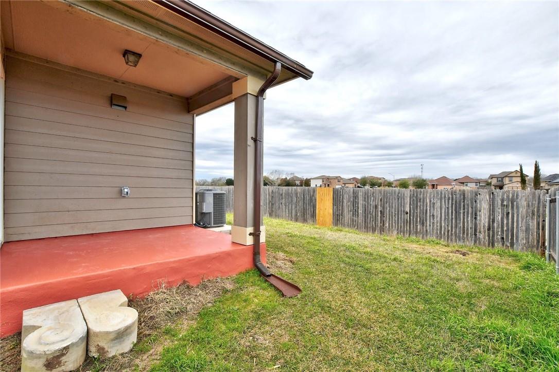 261 New Bridge Dr, Kyle, TX 78640