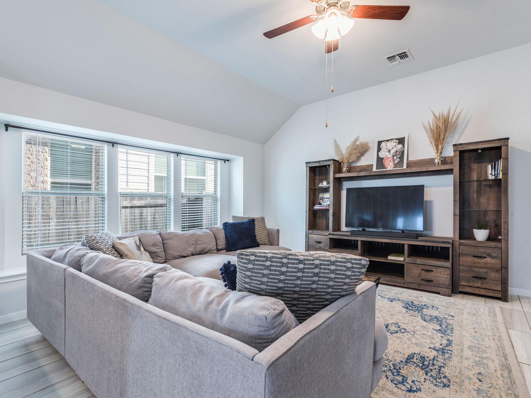 372 Spinnaker Loop, Kyle, TX 78640