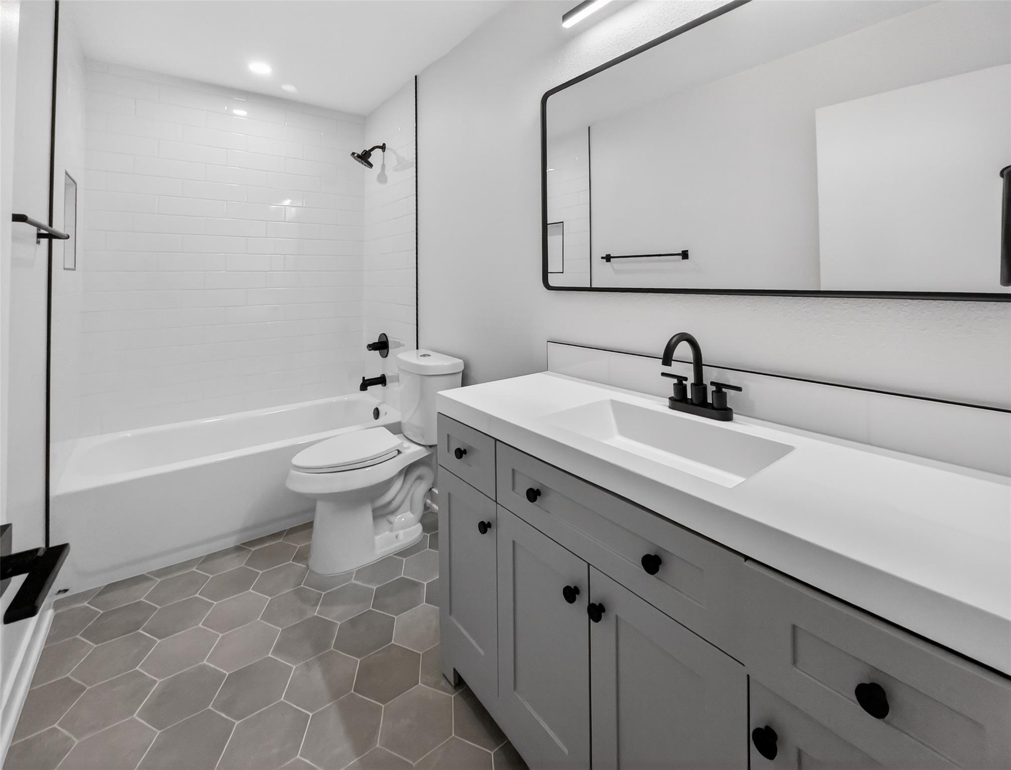 3432 Willowrun Dr # B, Austin, TX 78704
