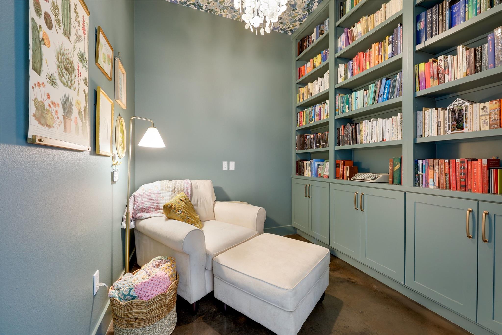 329 Calvary Cv, Dripping Springs, TX 78620