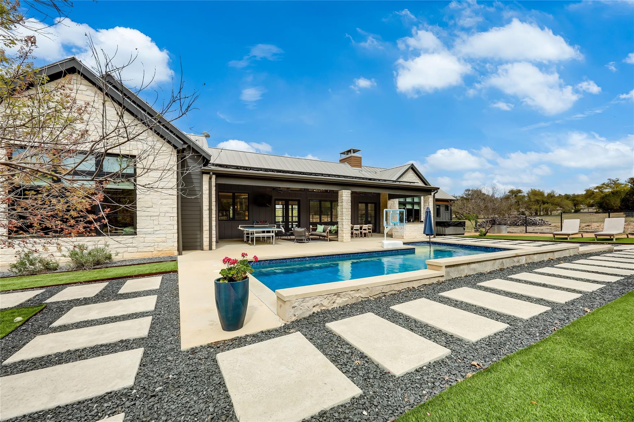 329 Calvary Cv, Dripping Springs, TX 78620