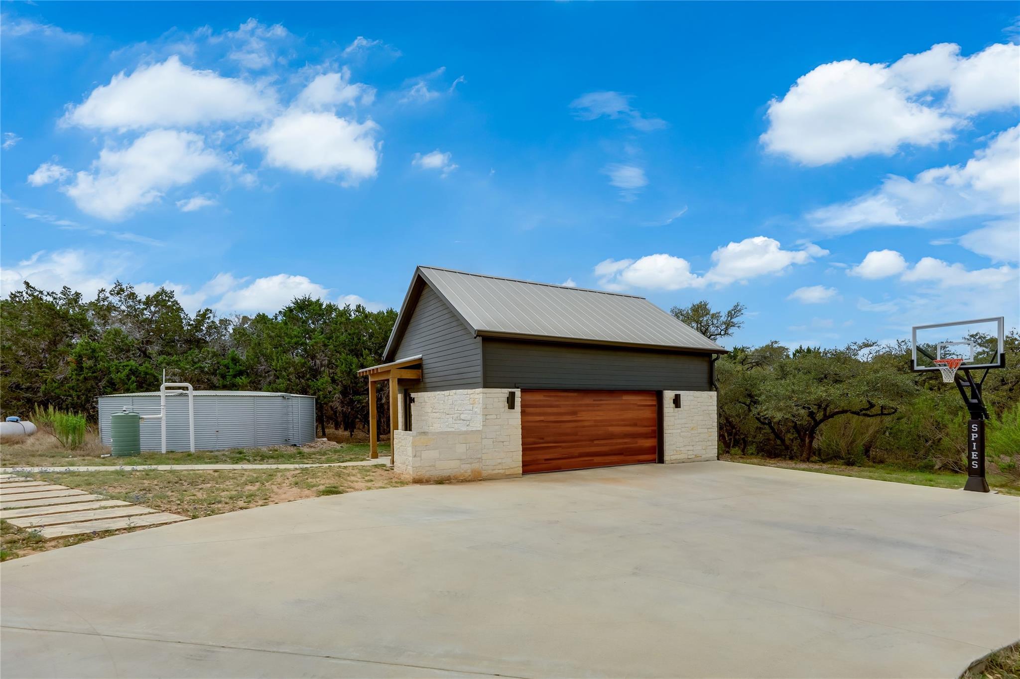 329 Calvary Cv, Dripping Springs, TX 78620