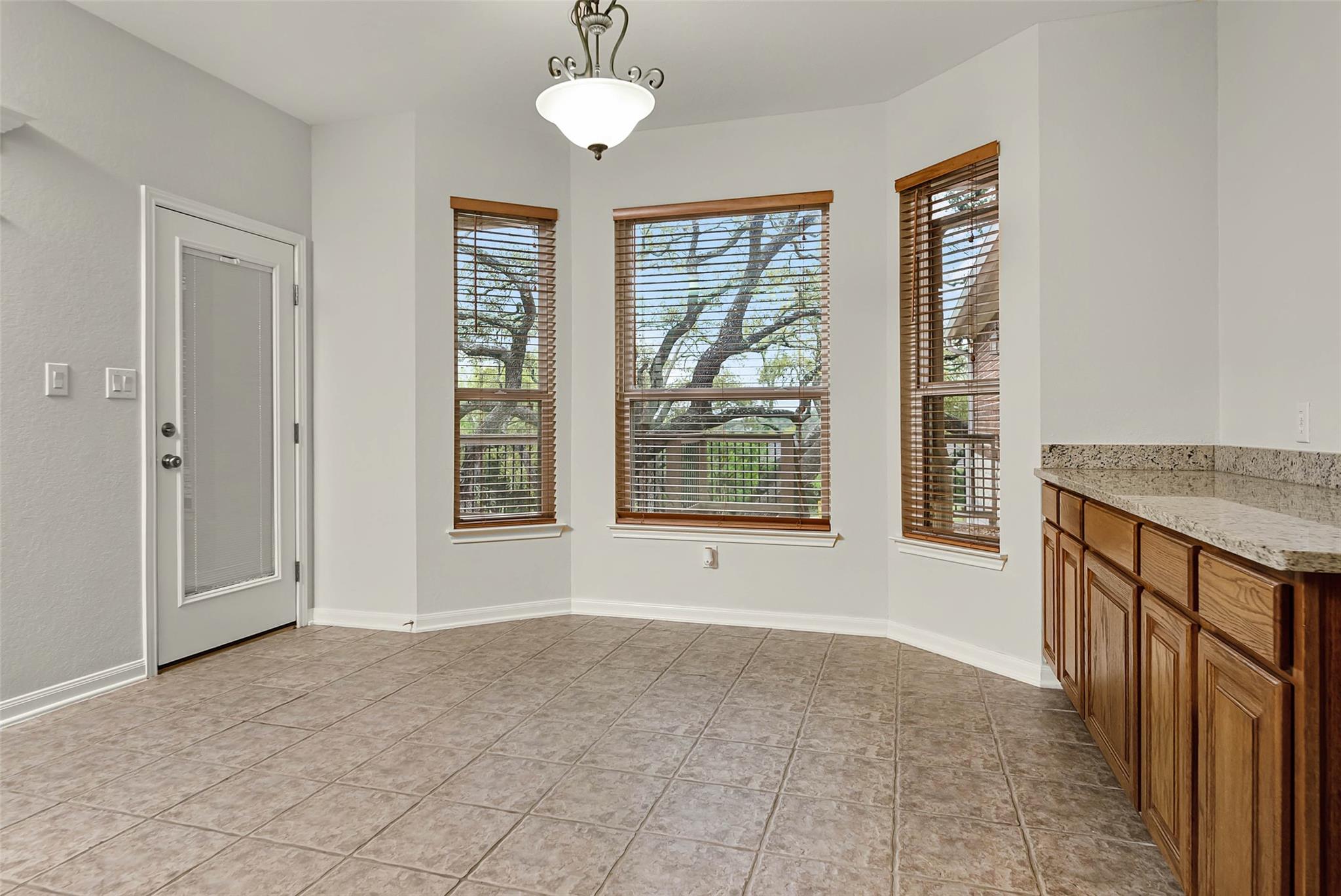 1617 Mountain Springs Rnch, Canyon Lake, TX 78133