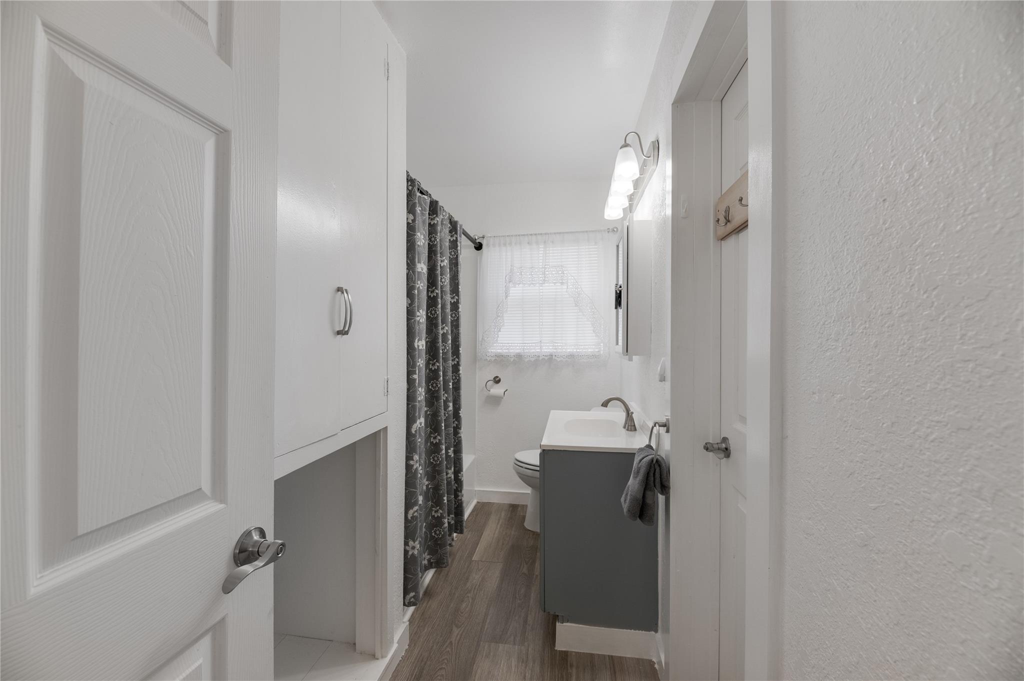 445 W Vaughan St, Bertram, TX 78605