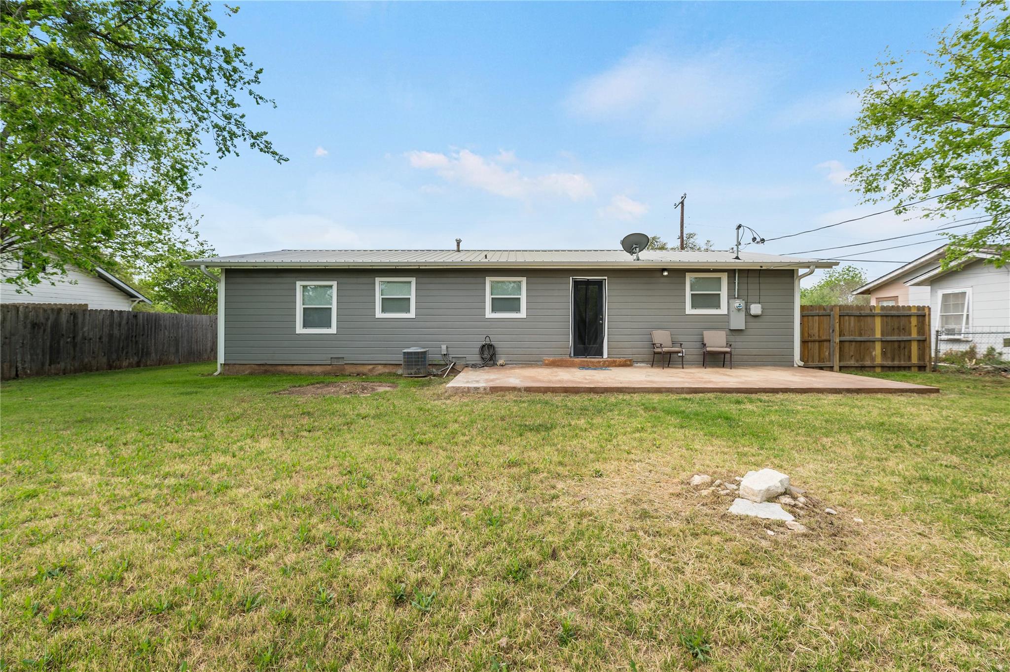 445 W Vaughan St, Bertram, TX 78605