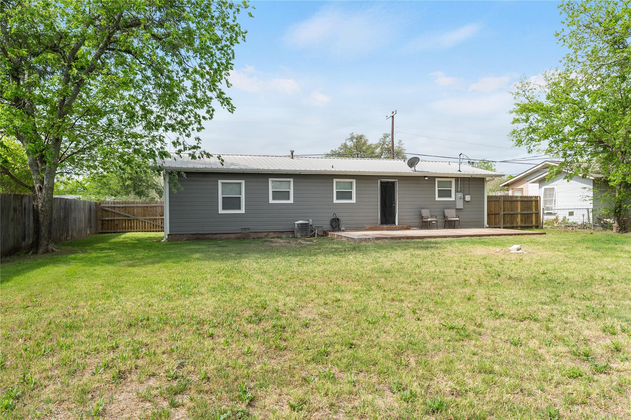445 W Vaughan St, Bertram, TX 78605