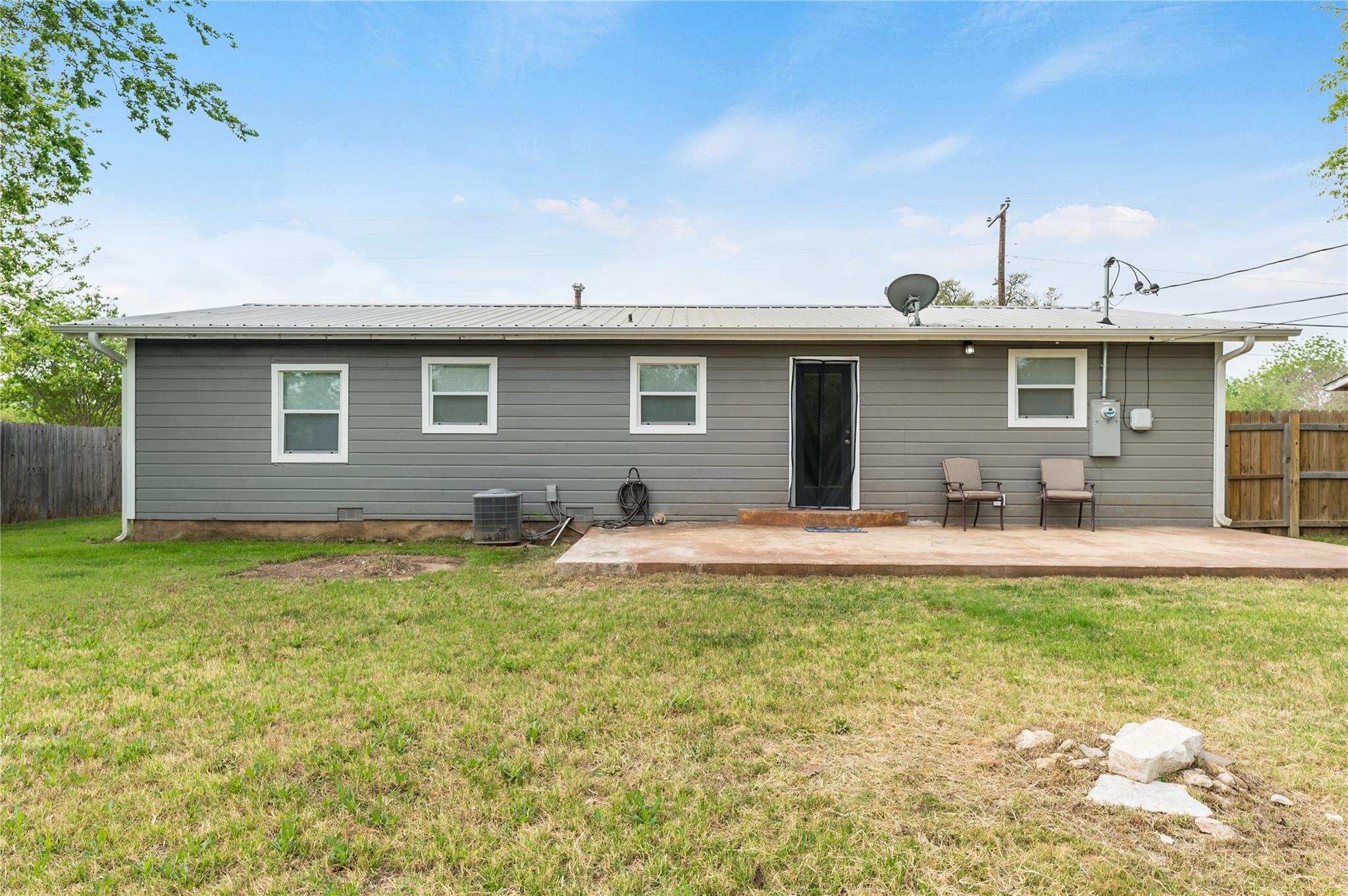 445 W Vaughan St, Bertram, TX 78605