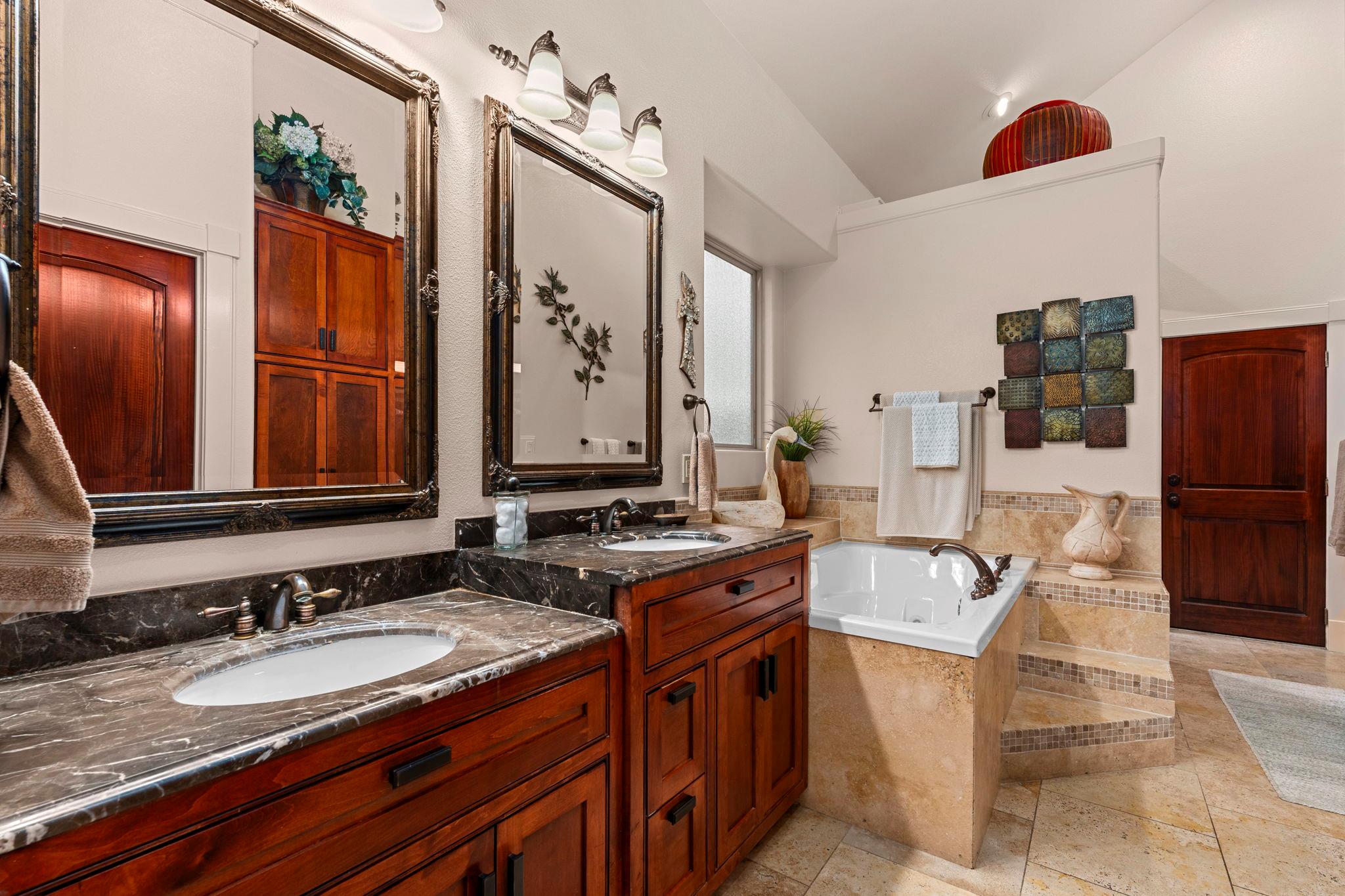 200 Red Bird Ln, Kingsbury, TX 78638