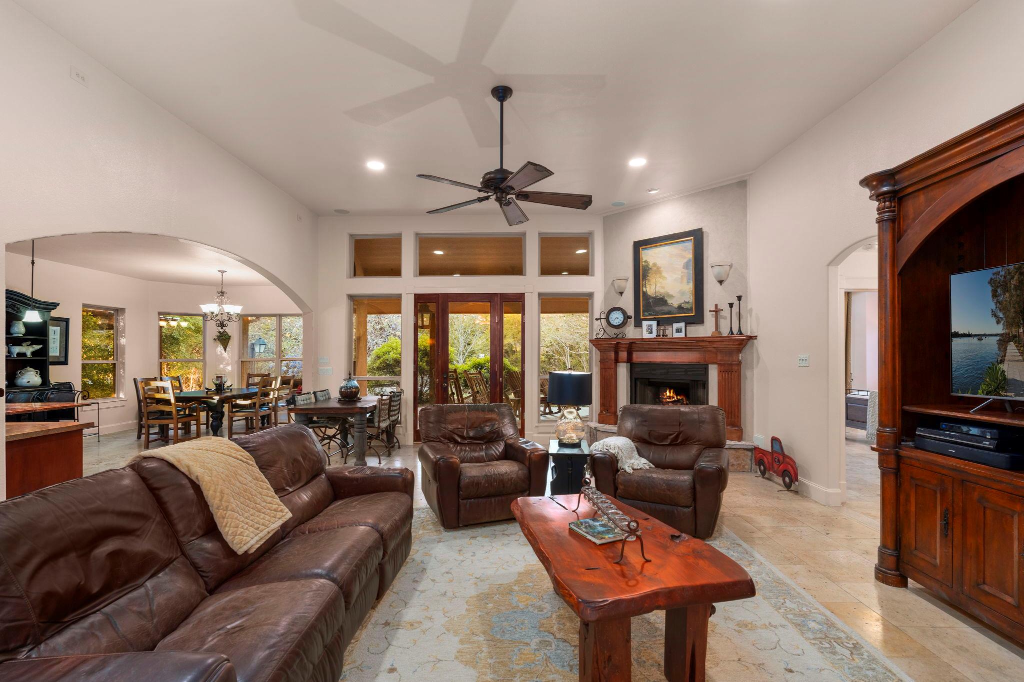 200 Red Bird Ln, Kingsbury, TX 78638