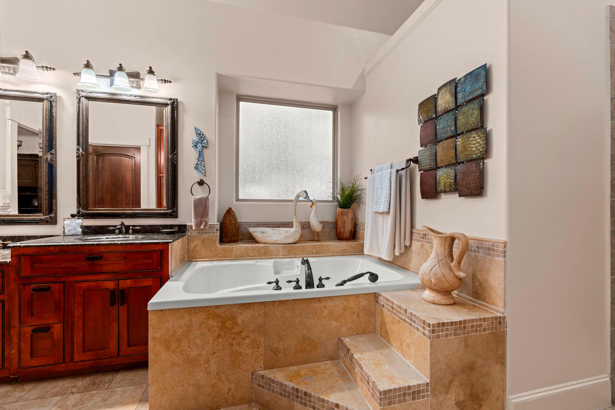 200 Red Bird Ln, Kingsbury, TX 78638