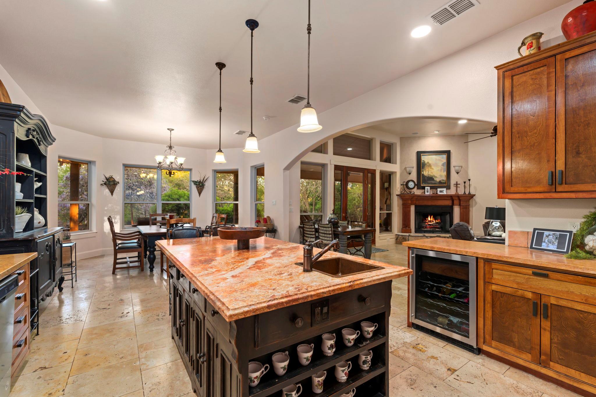 200 Red Bird Ln, Kingsbury, TX 78638