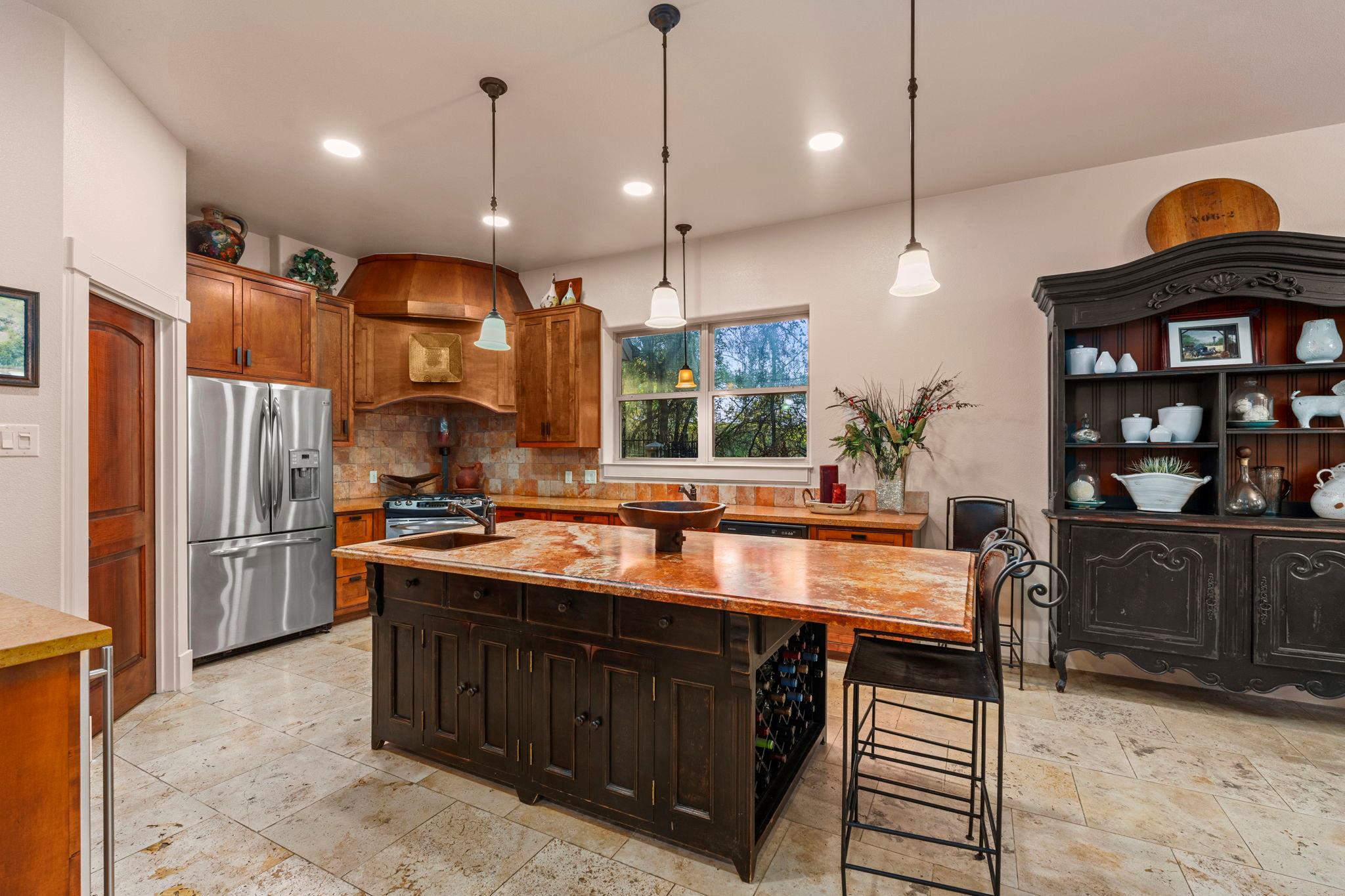 200 Red Bird Ln, Kingsbury, TX 78638