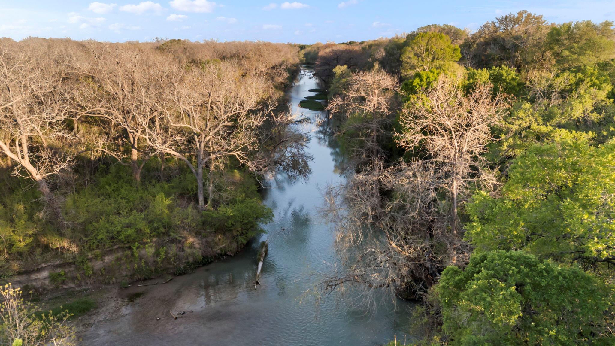 200 Red Bird Ln, Kingsbury, TX 78638