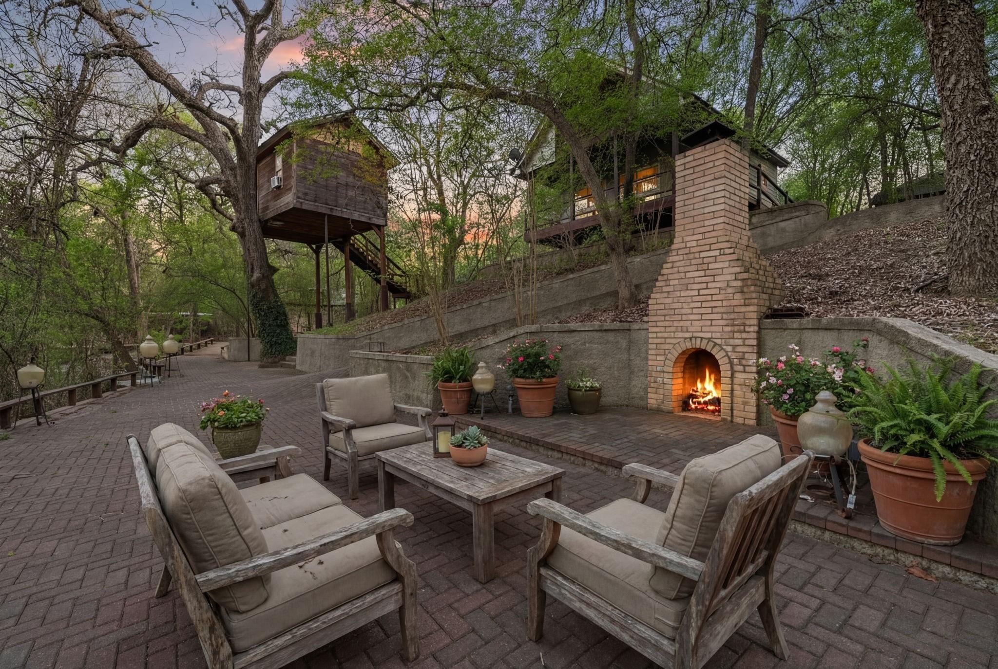 200 Red Bird Ln, Kingsbury, TX 78638