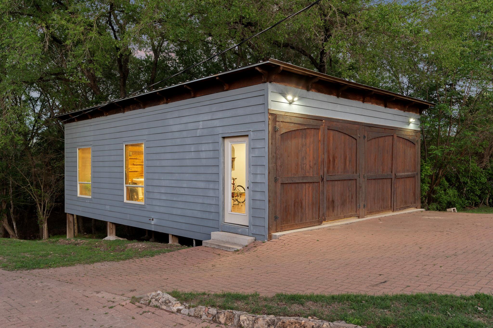 200 Red Bird Ln, Kingsbury, TX 78638