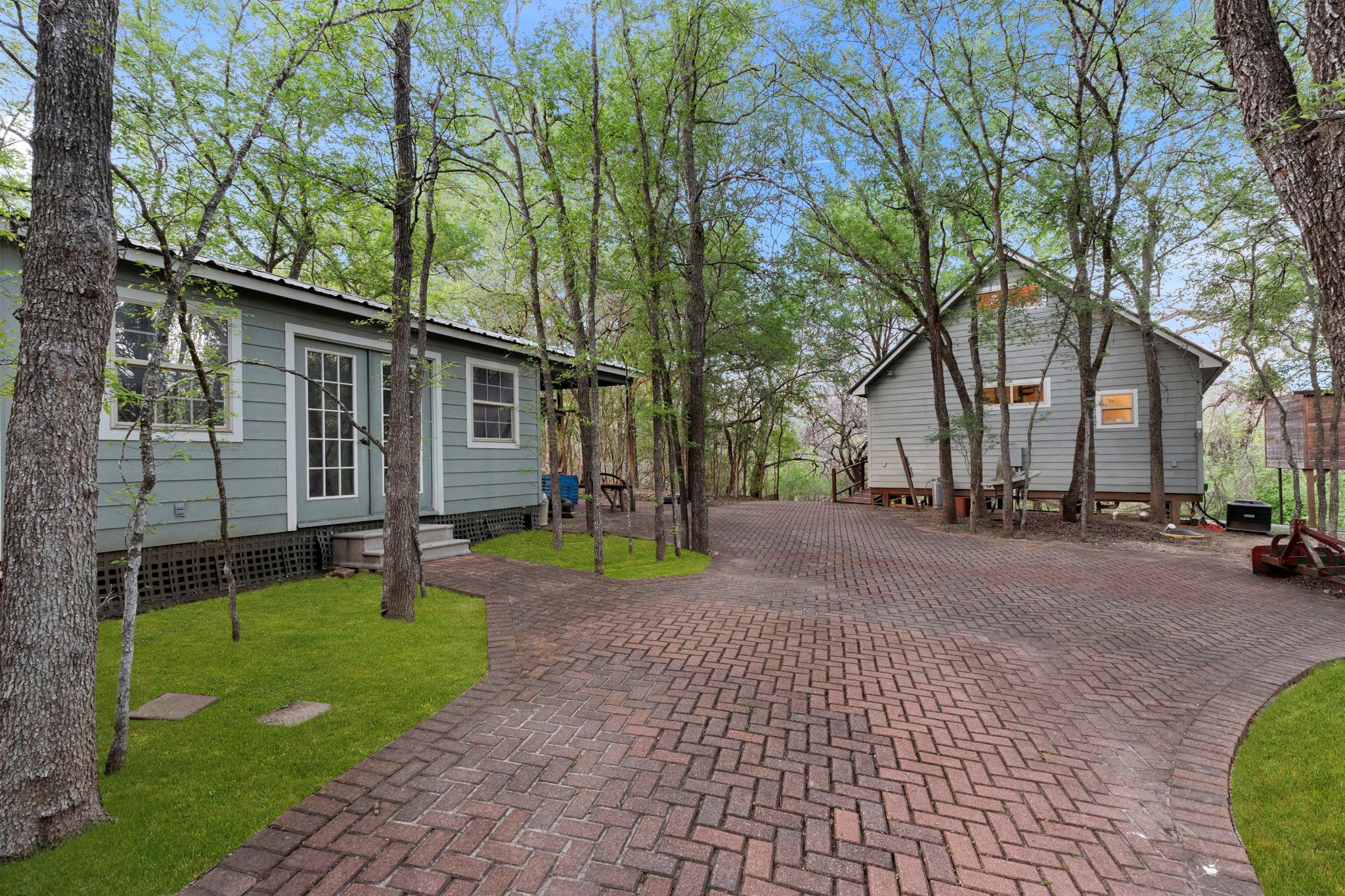 200 Red Bird Ln, Kingsbury, TX 78638