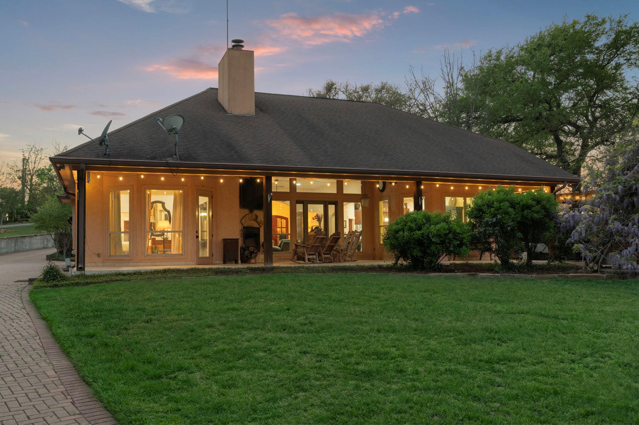 200 Red Bird Ln, Kingsbury, TX 78638