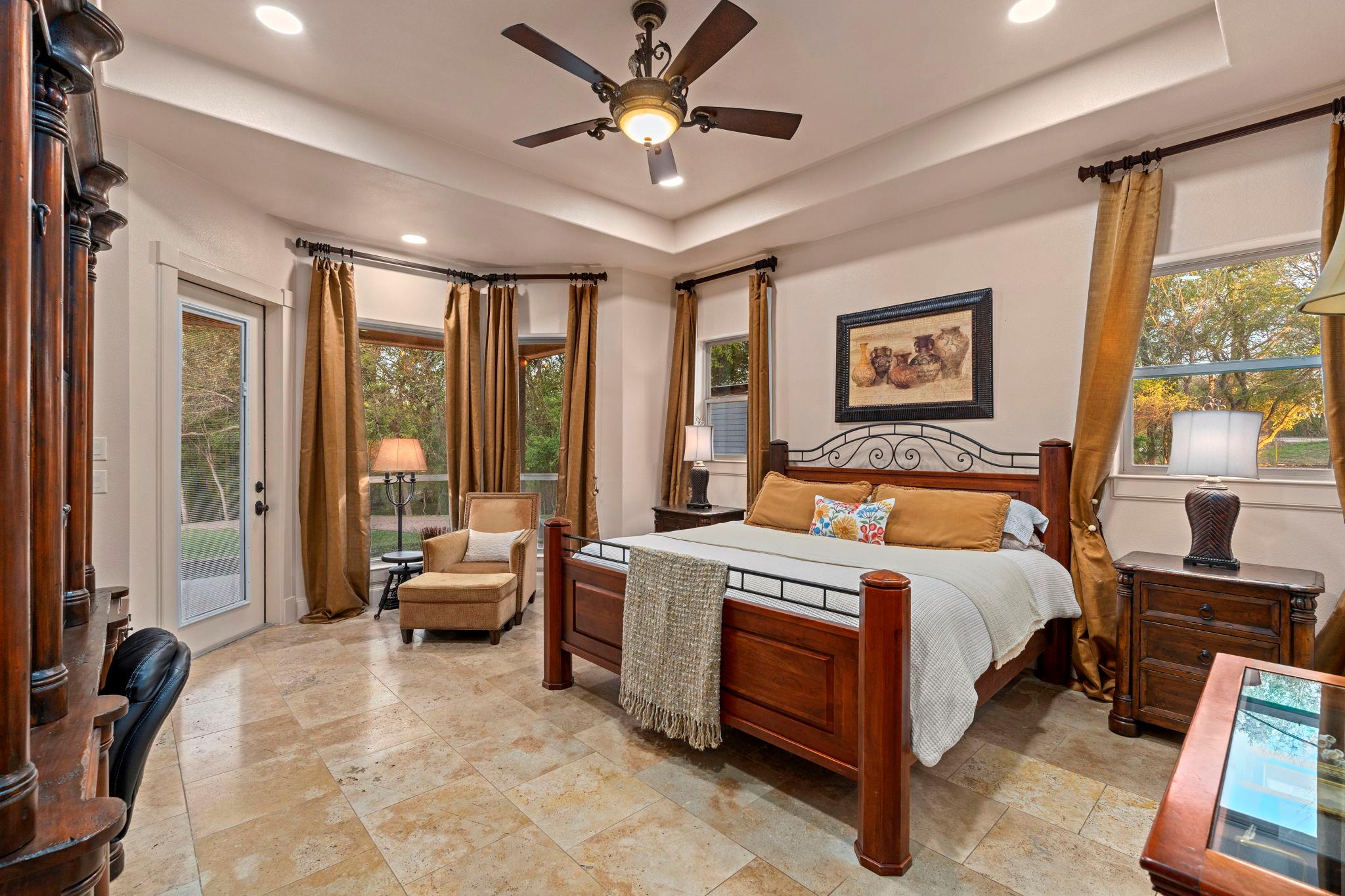 200 Red Bird Ln, Kingsbury, TX 78638