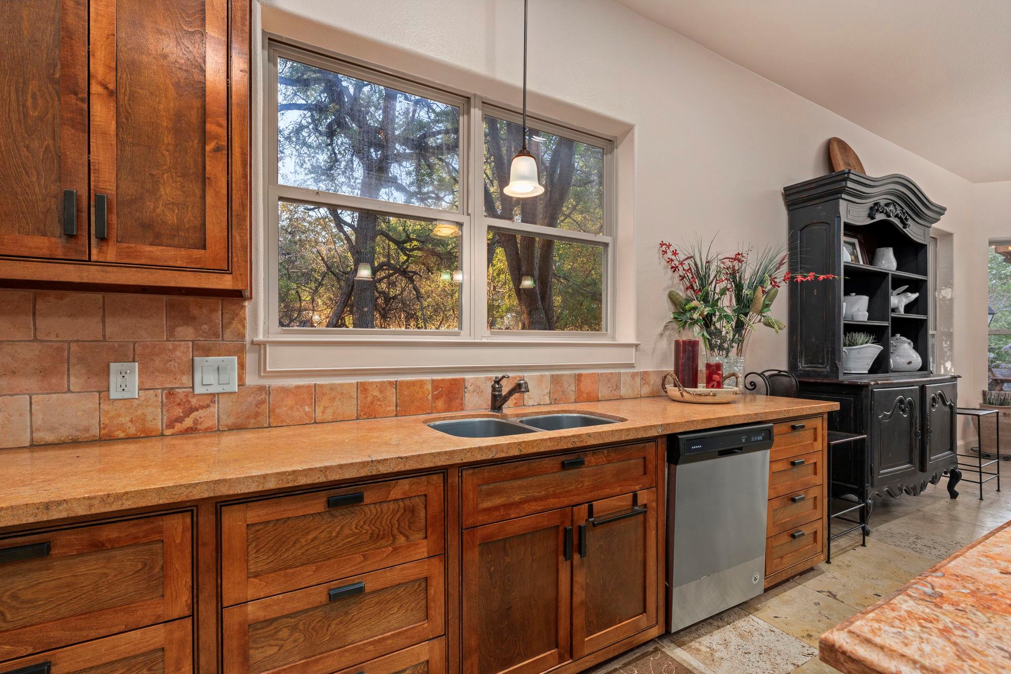 200 Red Bird Ln, Kingsbury, TX 78638