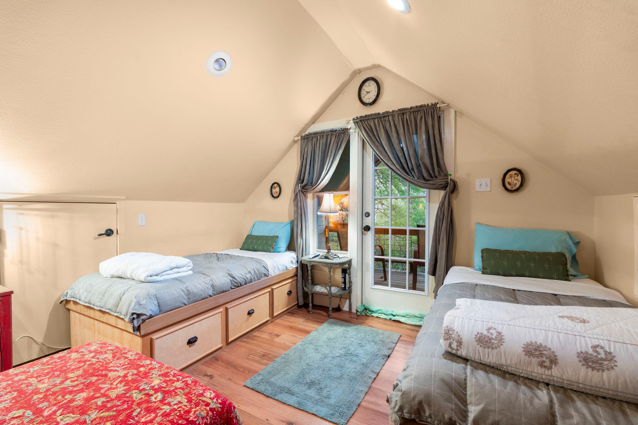 200 Red Bird Ln, Kingsbury, TX 78638