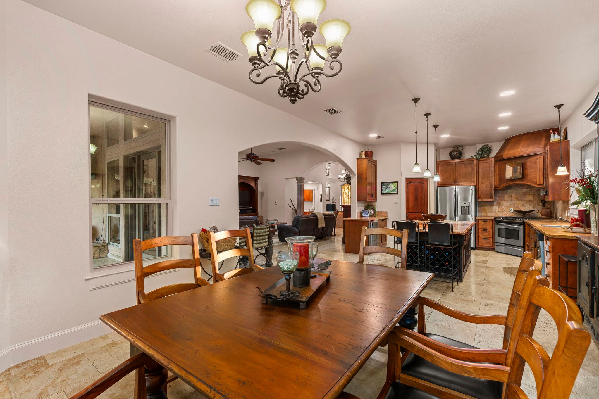 200 Red Bird Ln, Kingsbury, TX 78638