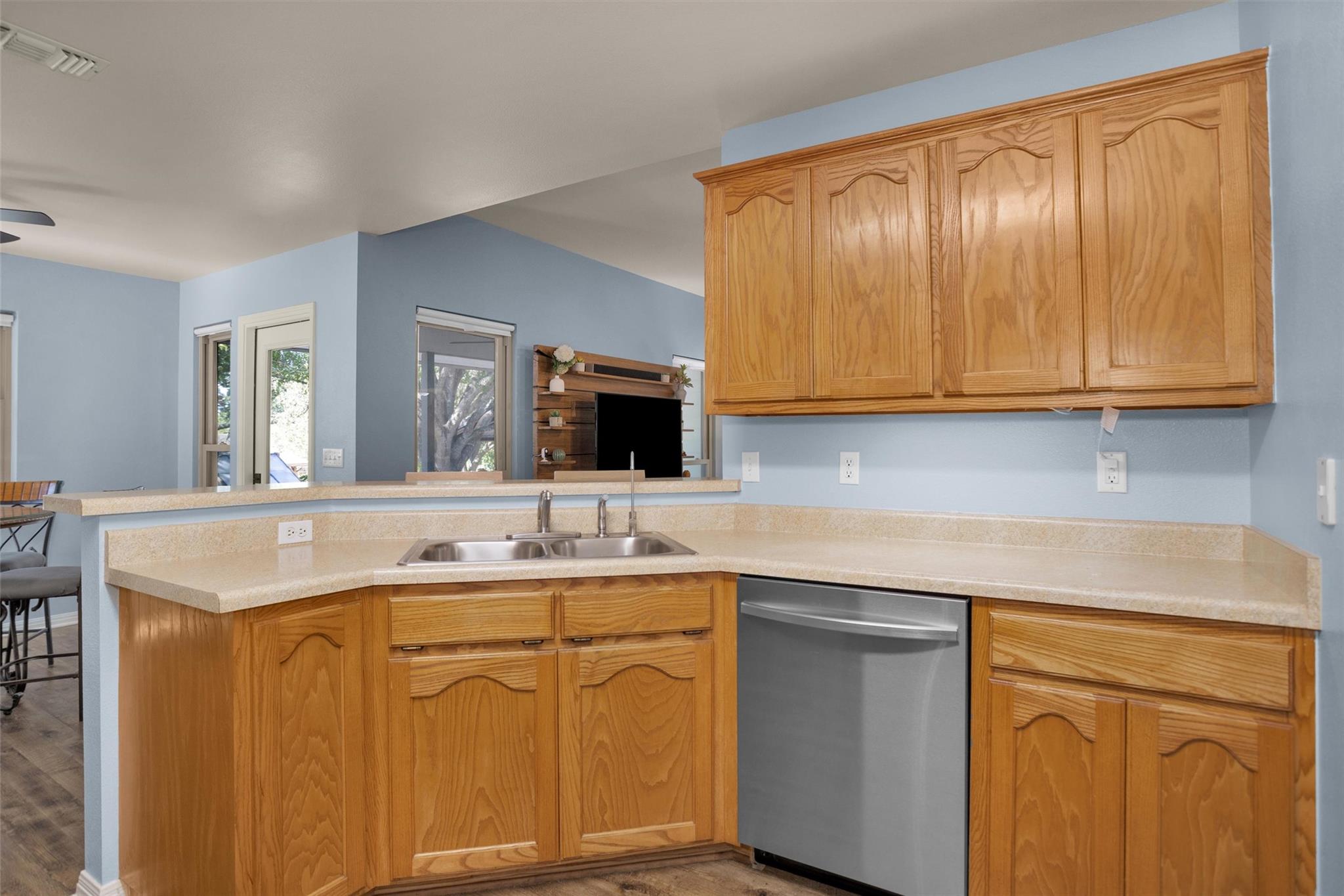 1906 Round Table, New Braunfels, TX 78130