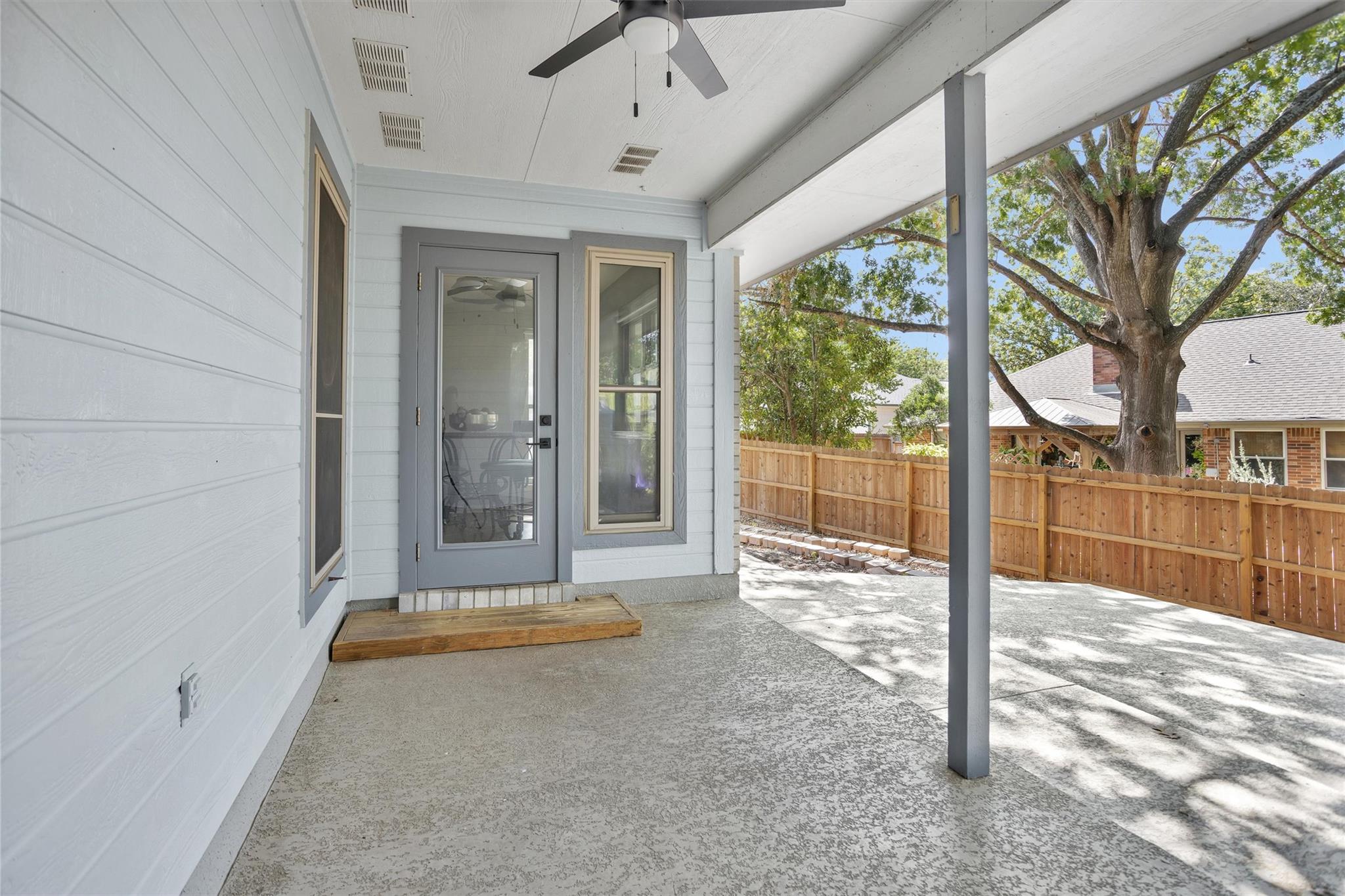 1906 Round Table, New Braunfels, TX 78130