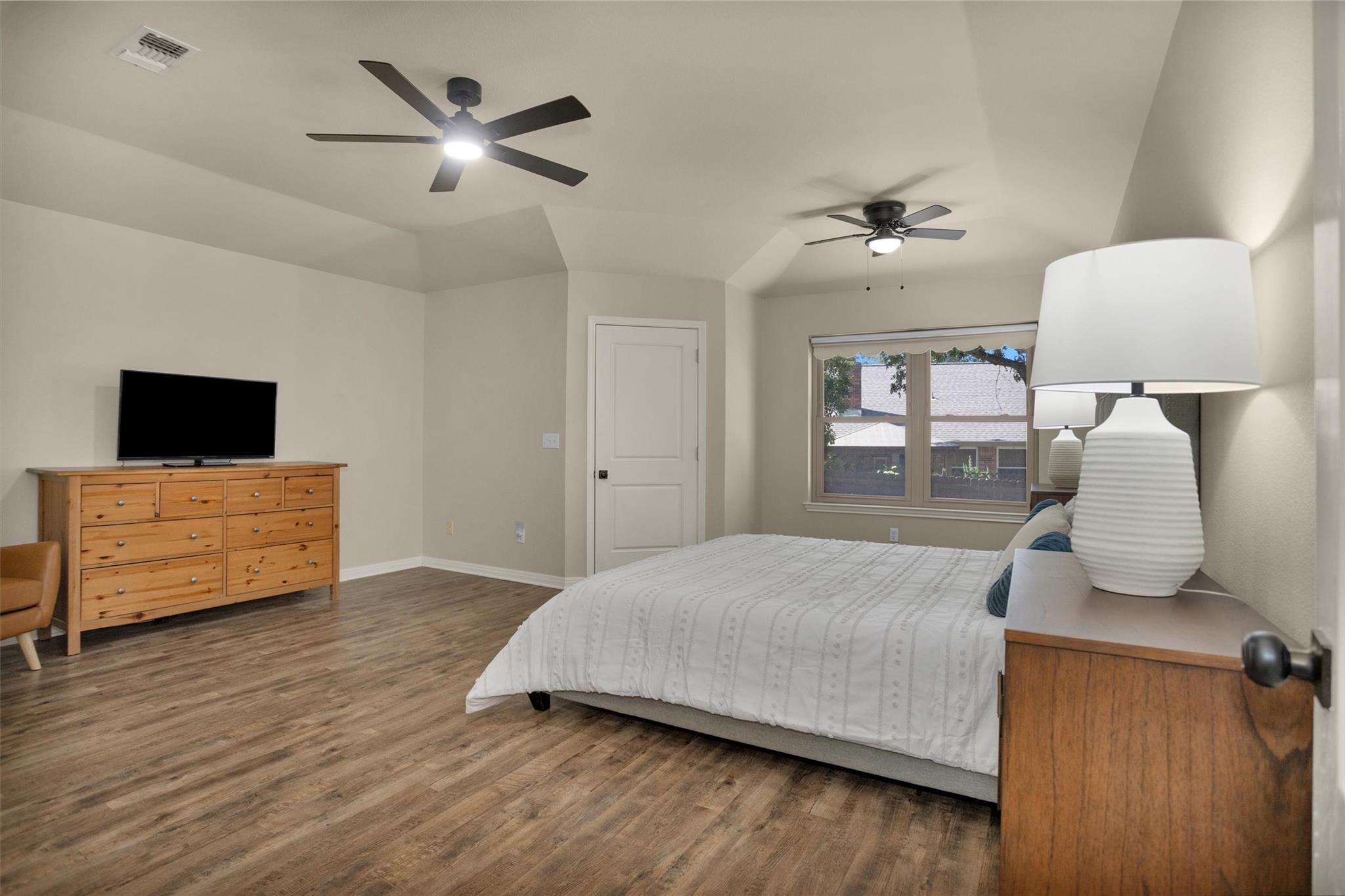 1906 Round Table, New Braunfels, TX 78130