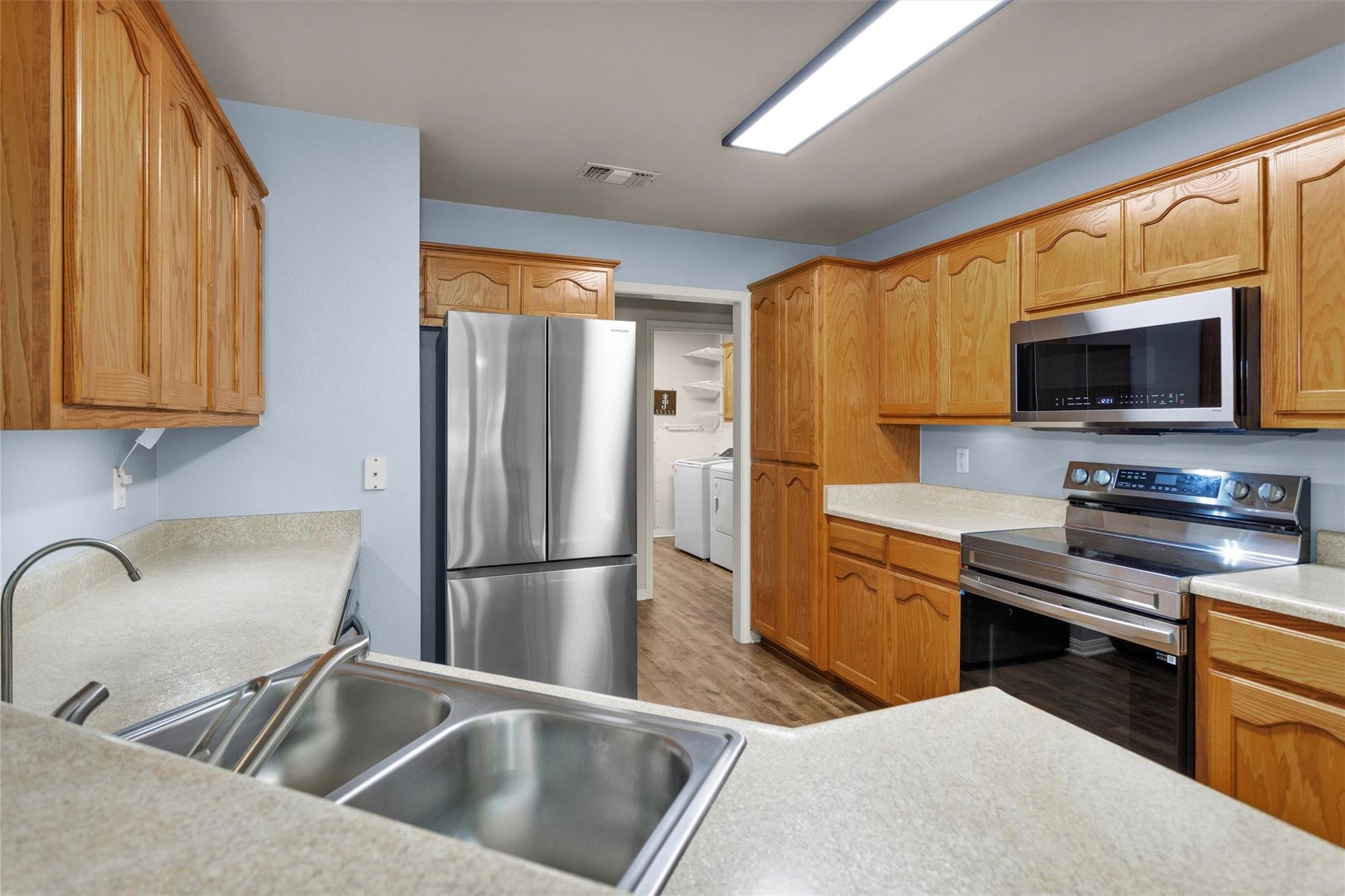 1906 Round Table, New Braunfels, TX 78130