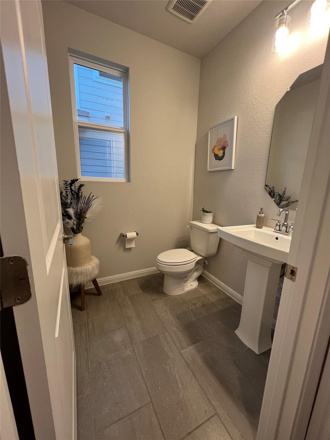 107 Hornbill Dr, Hutto, TX 78634