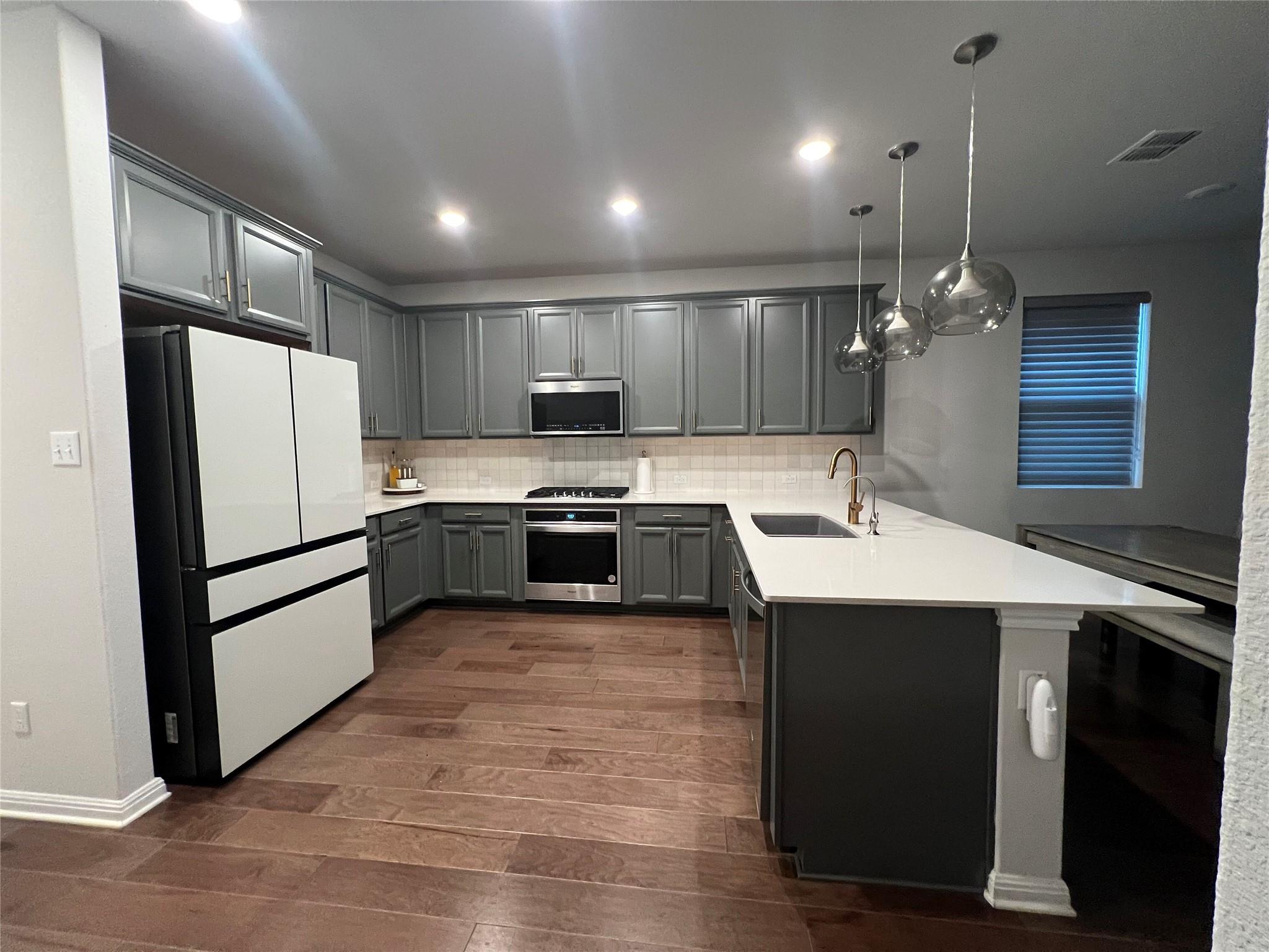 107 Hornbill Dr, Hutto, TX 78634